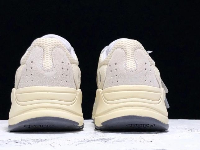 Yeezy Boost Adidas 700 Analog EG7596 1030